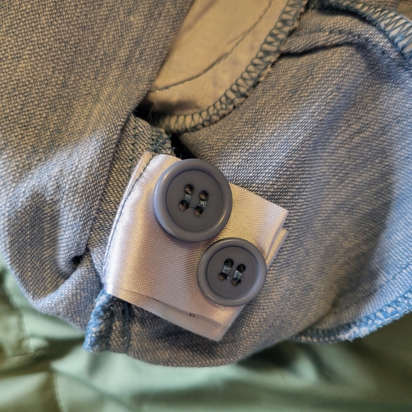 Pleated denim shorts - Picture 2 of 4